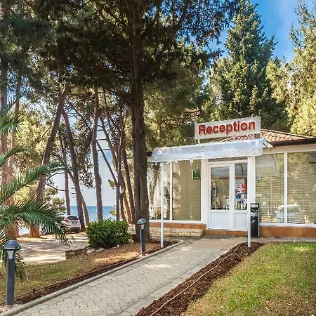 Plava Laguna Tatil parkı 3*